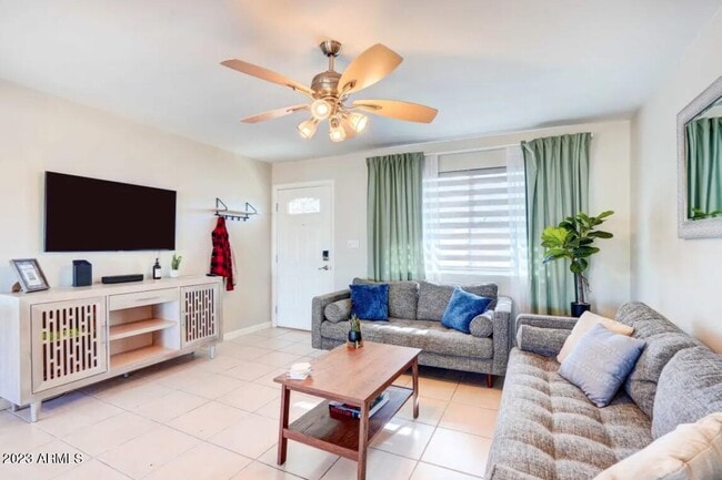 Building Photo - 1648 W Grovers Ave