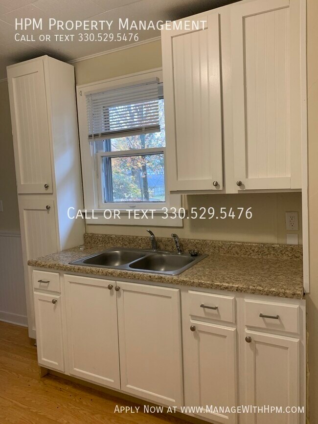 Building Photo - 2306 24th St NE