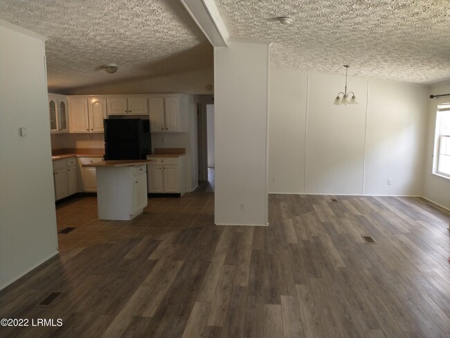 Building Photo - 48 Cleveland Dr