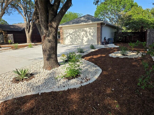 Building Photo - 11602 Maybach Dr
