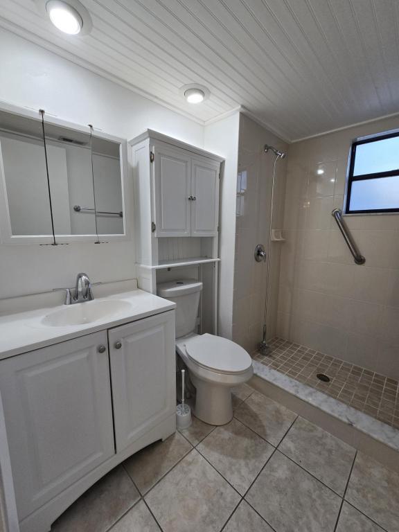 Building Photo - 9418 Nakoma Way