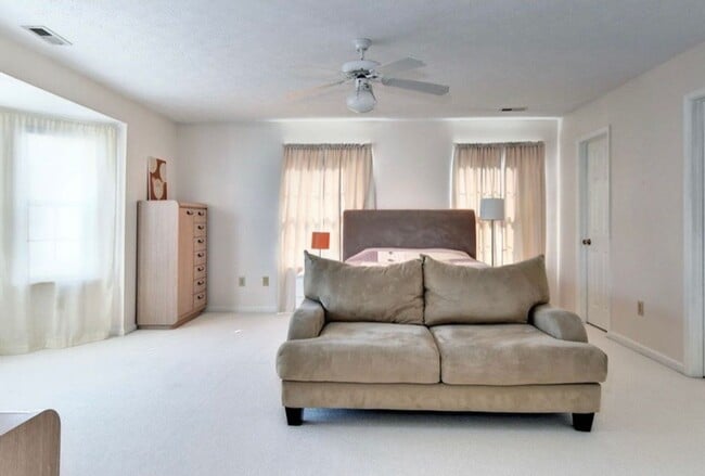 Building Photo - 110 Bugle Ct