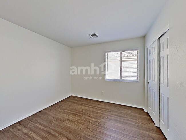 Building Photo - 10525 W Hughes Dr