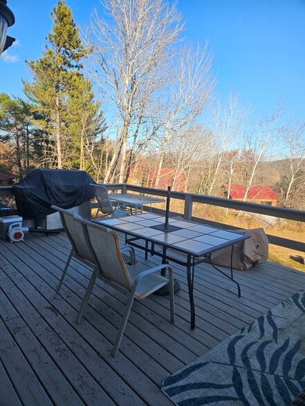 Plenty of deck space for entertainment - S818 Goldfinch Ct