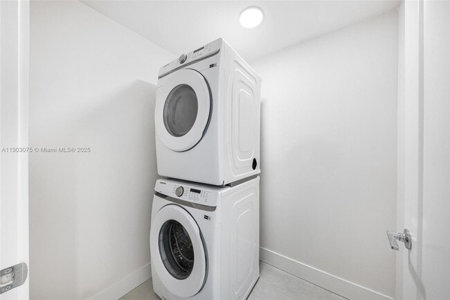 Building Photo - 555 NE 34th St