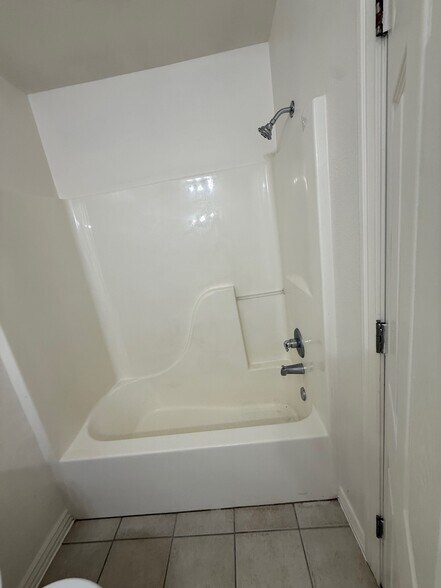 UPSTAIRS BATHROOM - 2910 Meridian Plz