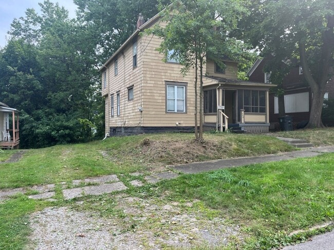 Building Photo - Spacious & Elegant 4-Bedroom Home with Exclusive Rent Discounts!