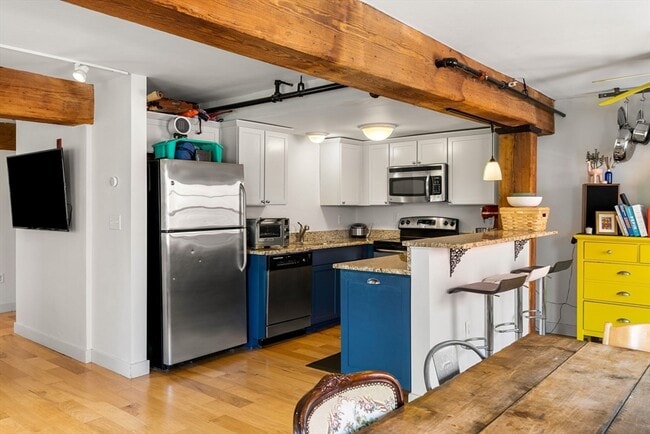 Building Photo - 240 Jackson St