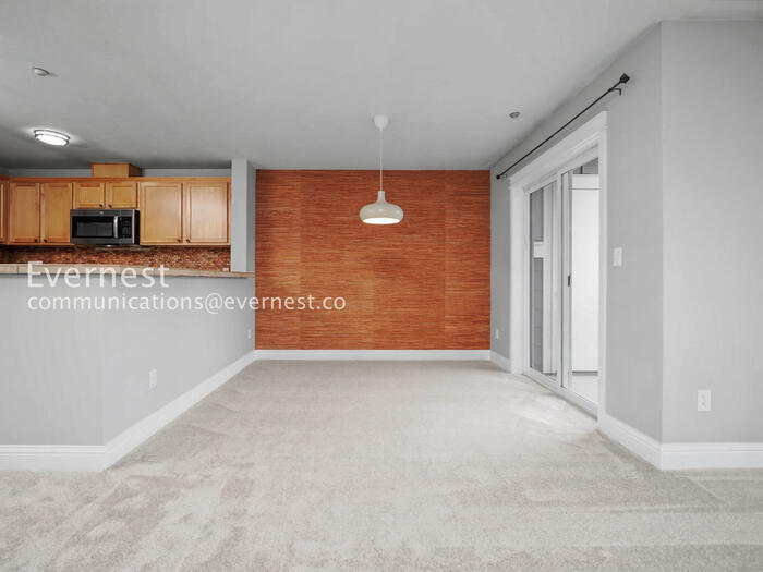 Building Photo - 1698 25th Pl NE