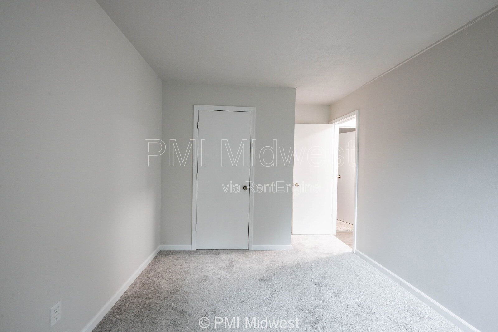 Building Photo - 6920 Chrysler St