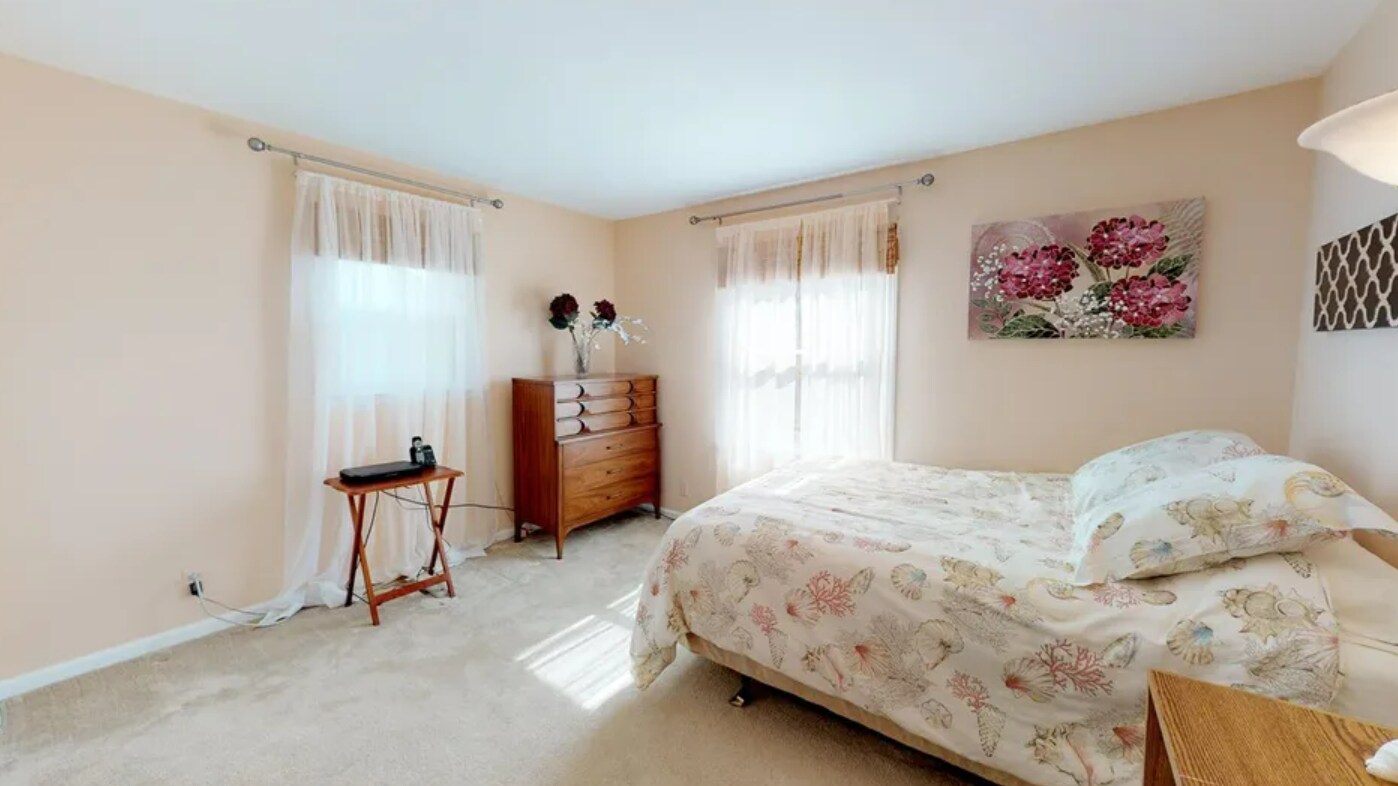 Building Photo - 112 Camelot Dr