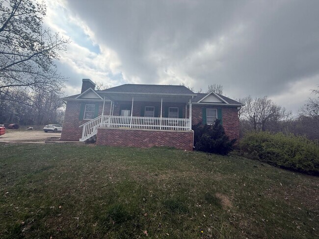 Building Photo - Spacious 5 Bedroom Home in a Peaceful Country Setting