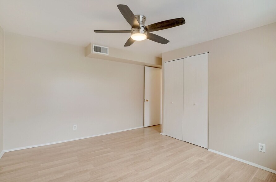 Building Photo - 2180 S Lake St