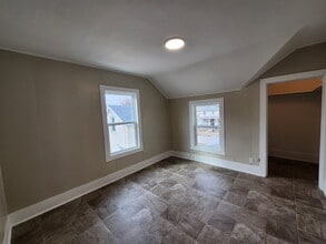 Building Photo - Move In Ready with ALL Utilities Included