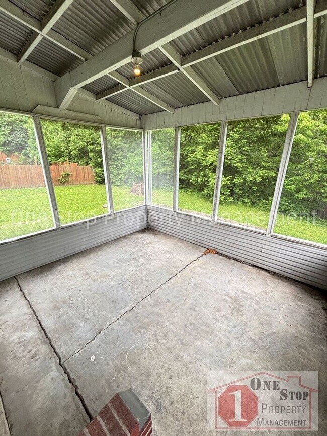Building Photo - 2 Bedroom, 1.5 Bathroom Home in Independen...