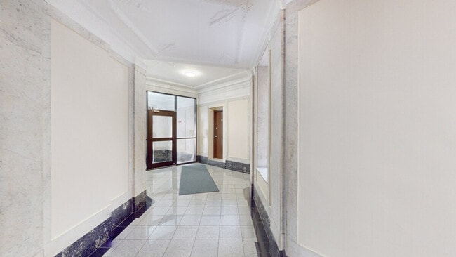 Building Photo - 125 La Salle St