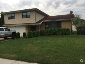 Building Photo - 1715 W Martin Ln