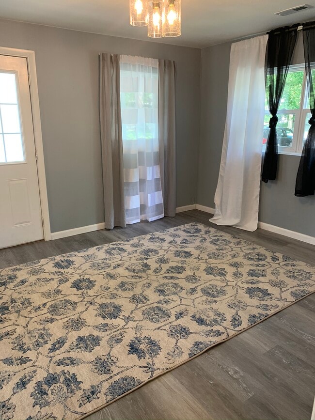 Building Photo - 205 Owen St