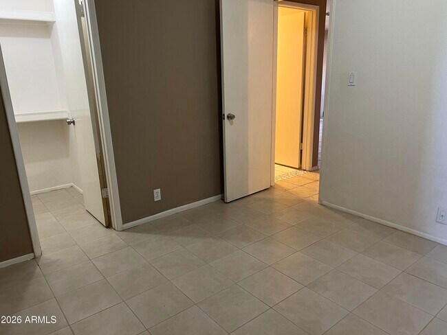 Building Photo - 501 W Yukon Dr