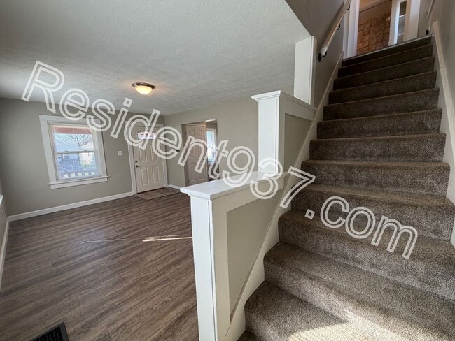 Building Photo - 2 Bed 1 bath Home