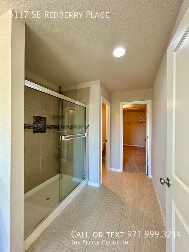 Building Photo - 5117 SE Redberry Pl