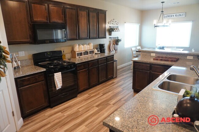 Building Photo - Immaculate Home in Wasco!