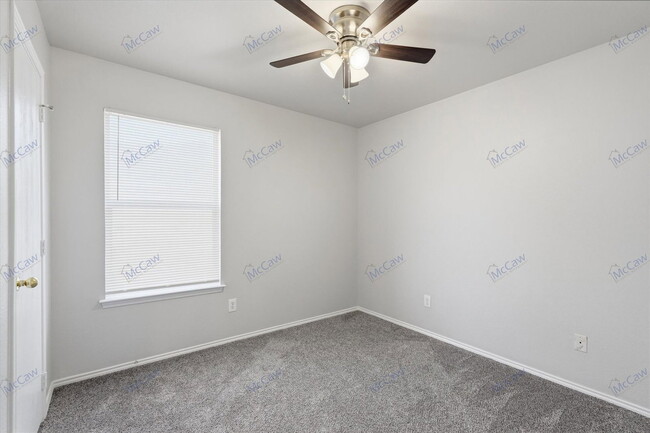 Building Photo - 412 Pin Oak Ln