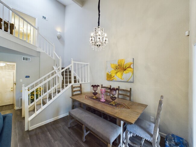 Building Photo - 9400 Doliver Dr