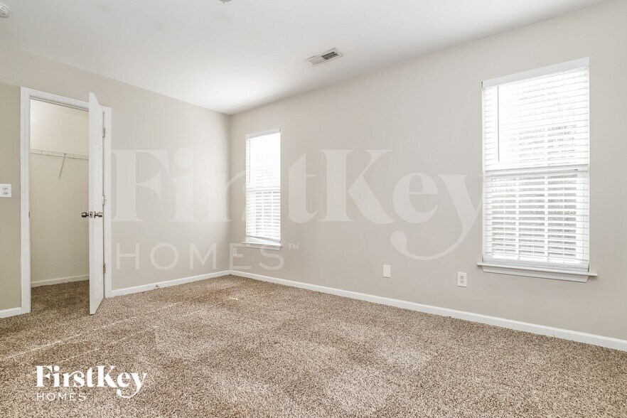 Building Photo - 3750 Wharton Dr