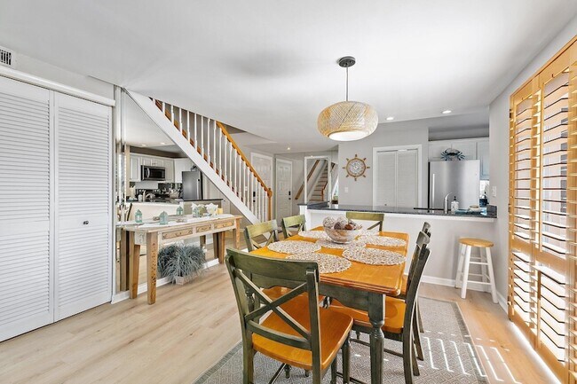 Building Photo - 353 S US Hwy 1