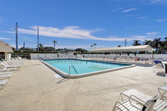 Building Photo - 1450 NW 18th Ave
