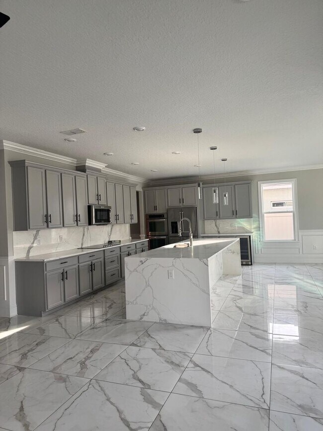 Building Photo - 5/3.5 Groveland Home