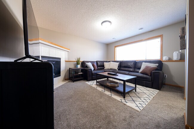 Building Photo - 20647 Hampshire Way