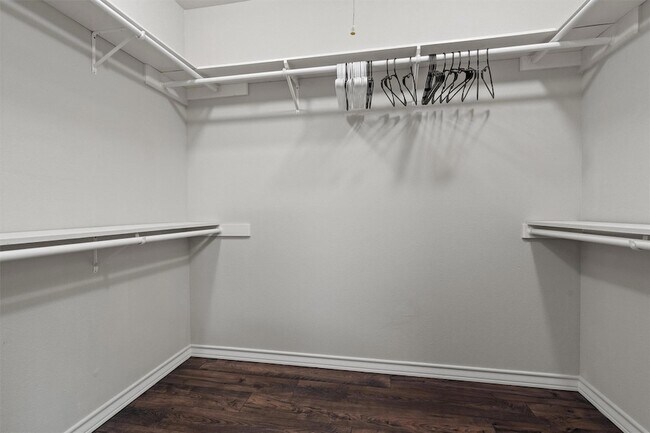 Building Photo - 504 Lakeshore Cir