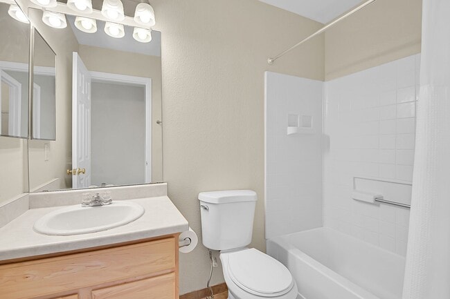 Building Photo - 3 bedroom, 2 bath home with 2 car garage in Highlands Ranch