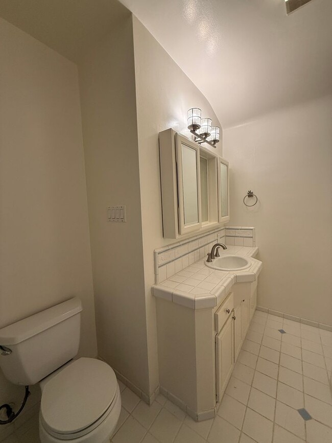 Building Photo - Amazing 3 Bedroom Montrose Home!