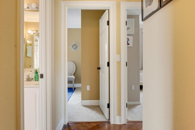 Building Photo - 2070 Chagall Cir