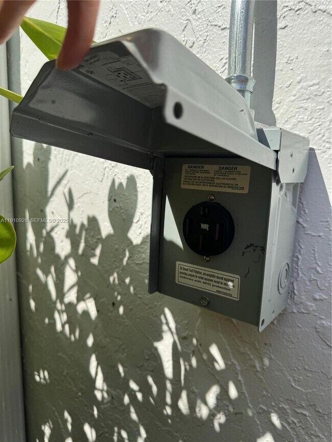 Building Photo - 1222 Manor Ct