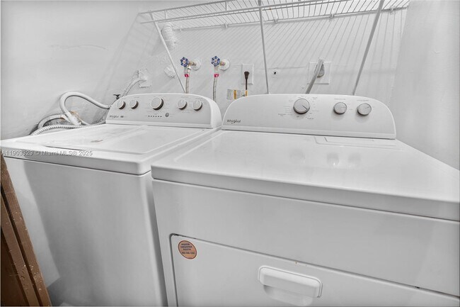 Building Photo - 11335 SW 74th Ln