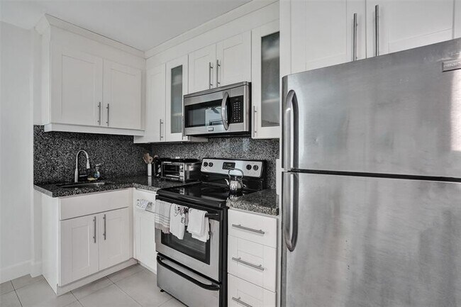 Building Photo - 1480 S Ocean Blvd