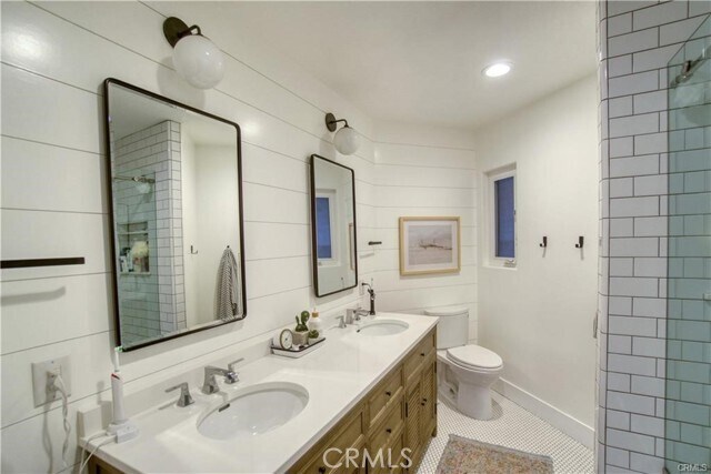 Building Photo - 13 Bernay