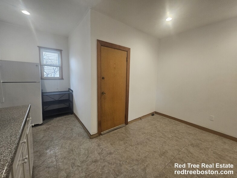 Building Photo - 96 Empire St