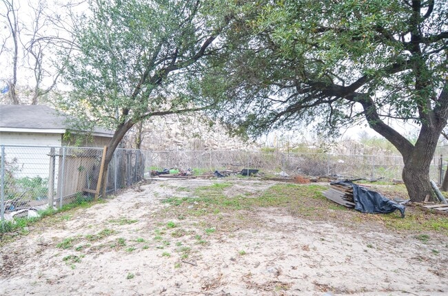 Building Photo - 10340 Tanner Rd