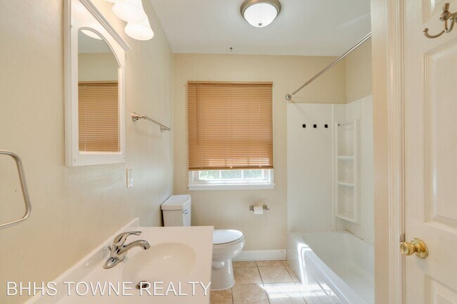 Building Photo - 3 br, 1 bath House - 133 Drew Road