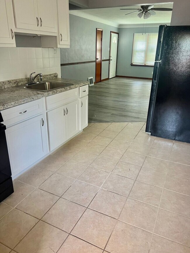 Building Photo - Beautifully Updated 3 Bedroom Home with Oversized Deck for Rent