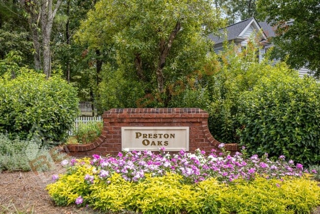 Building Photo - Lovely 4-Bedroom House w/1st FL Primary Su...