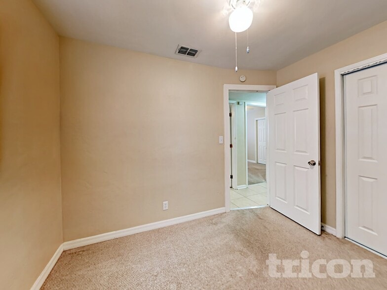 Building Photo - 2147 66th Ave S