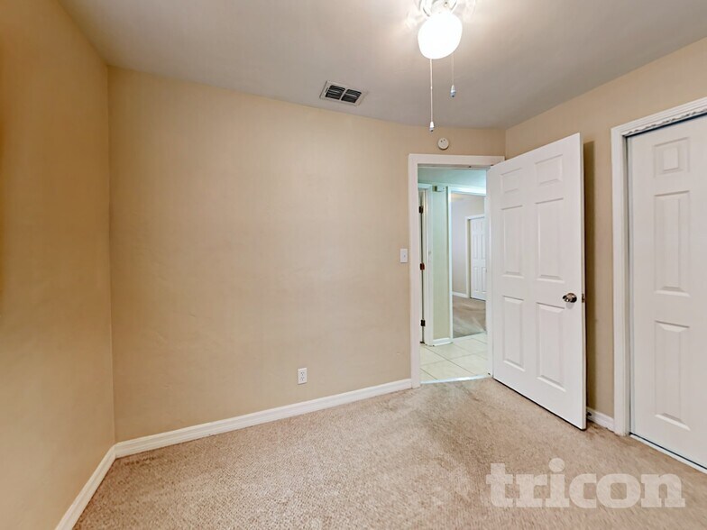 Building Photo - 2147 66th Ave S