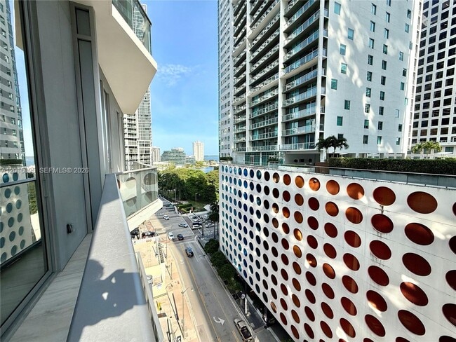 Building Photo - 77 SE 5th St