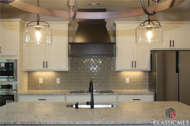 Building Photo - 305 Ridge Pointe Drive